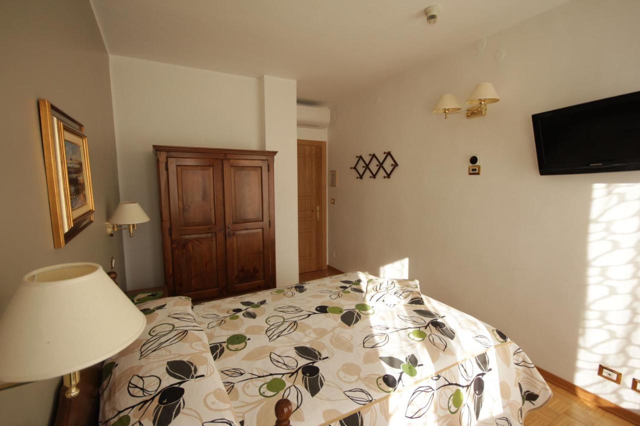 Hotel Ristorante Da Politano Boves ภายนอก รูปภาพ